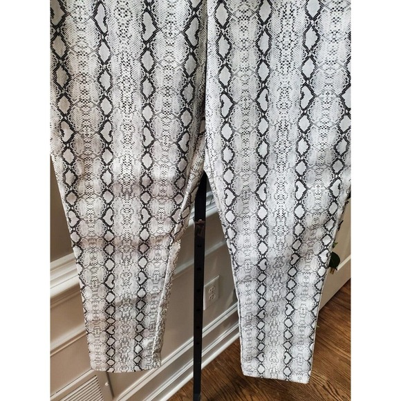 Prettylittlething Women's Grey Zip Snake Print Mid Rise Skinny Legs Trouser 8 - Picture 4 of 12